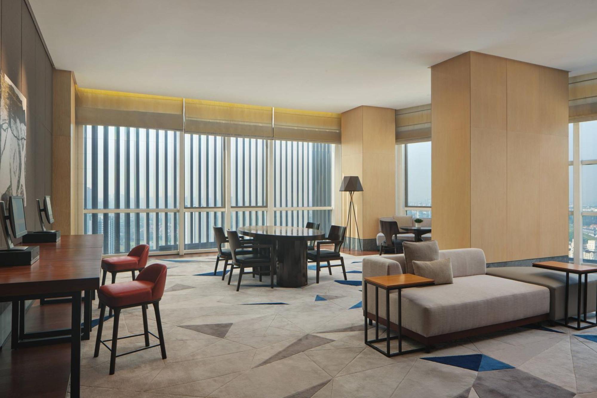 Le Meridien Петалинг Джая Екстериор снимка